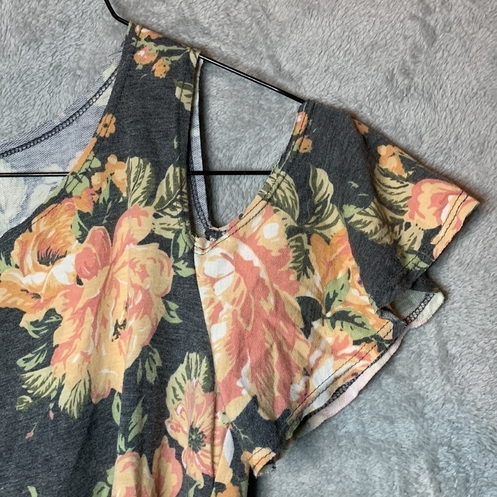 Acting Pro Cold Shoulder Floral Top - Picture 4 of 6